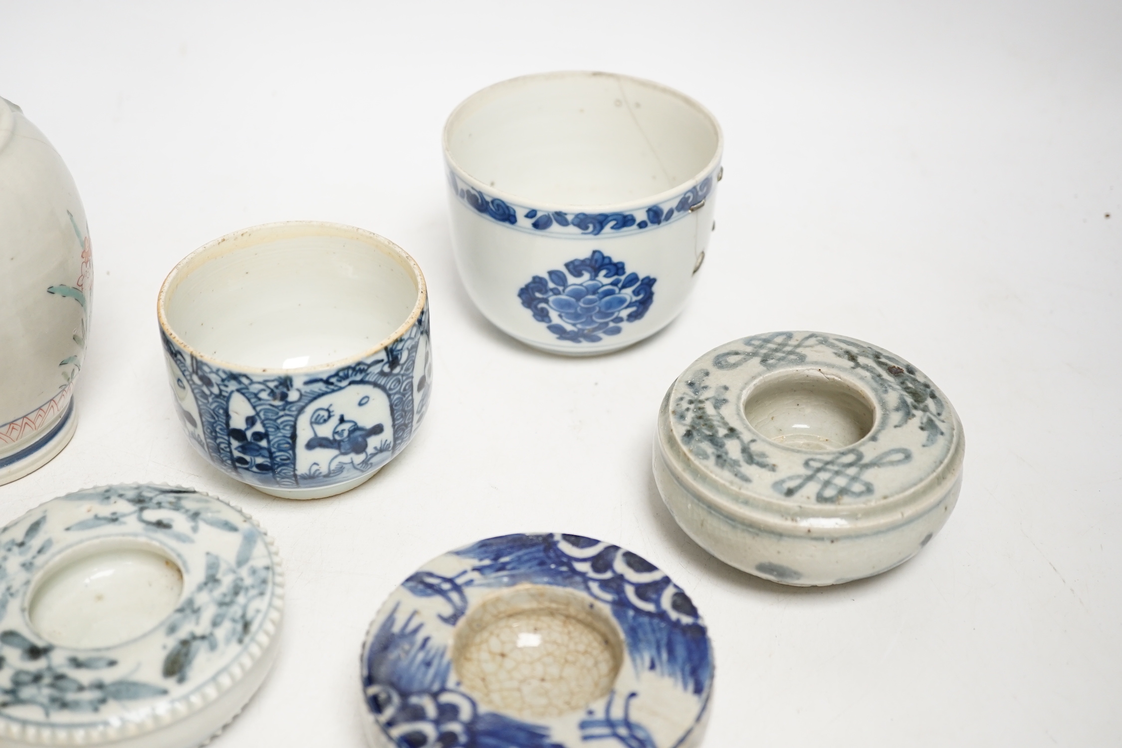 A group of Chinese ceramics, 17th/18th century, to include a famille verte mug (lacking handle) two U shaped bowls and three blue and white brush washers, largest 14cm high (a.f.)